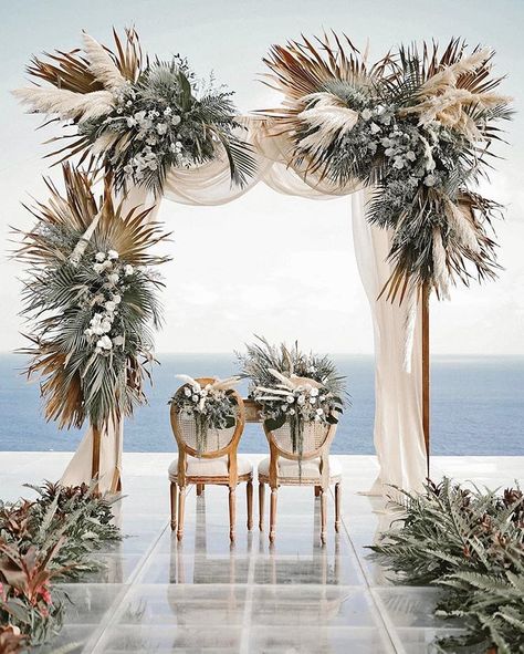 Tropical altar Bali Wedding, Wedding Decor Inspiration, Outdoor Wedding Decorations, Wedding Mood Board, Wedding Mood, Tropical Wedding, Wedding Deco, Wedding Magazine, Ceremony Decorations