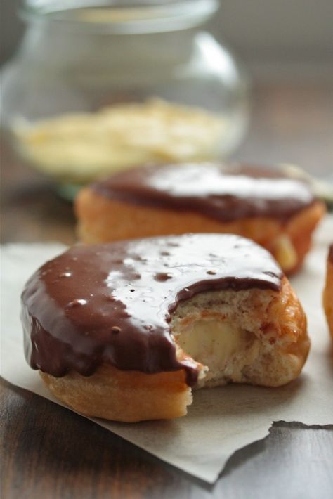 Classic Bismark Doughnuts are always a treat! Fill with homemade Pastry Cream and top with doughnut shop authentic chocolate glaze! Bismark Donut Recipe, Homemade Pastry, Doughnut Recipes, Doughnut Shop, Homemade Pastries, Breakfast Sweets, Fritter Recipes, Homemade Donuts, Doughnut Recipe