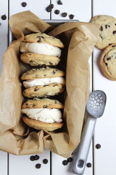 Chocolate Chip Cookie Sandwich, Ice Cream Cookie Sandwich Recipe, Cookie Sandwich Recipes, Ice Cream Sandwiches Recipe, Cookie Shop, Cookie Ice Cream, Ice Cream Cookie Sandwich, Ice Cream Sandwiches, Chewy Chocolate Chip