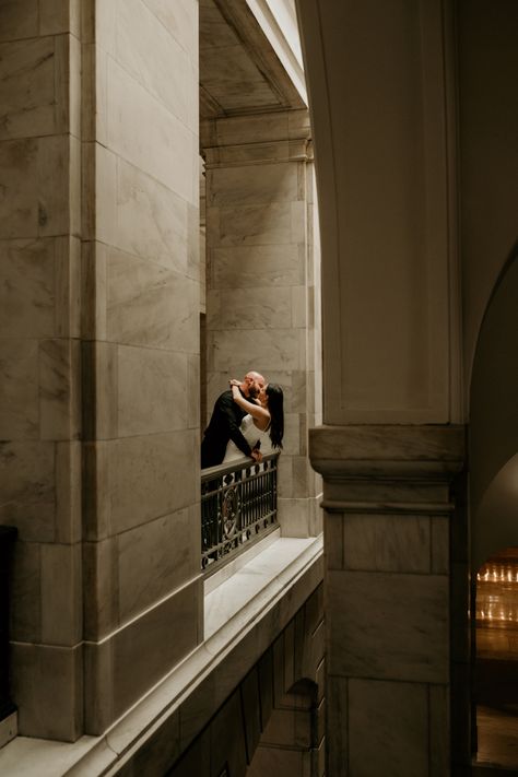 Hotel Engagement Photoshoot Ideas, Glamorous Wedding Aesthetic, Monument Engagement Photos, Modern City Wedding Photos, Engagement Photos Luxury, Balcony Engagement Photos, Classic Black And White Engagement Photos, Vogue Style Engagement Photos, Gallery Engagement Photos