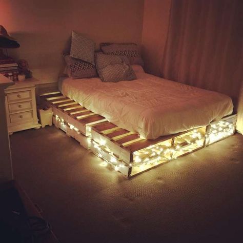 Wood Pallet Bed Frame, Wooden Pallet Beds, Wood Pallet Beds, Pallet Bed Frame, Diy Pallet Bed, Small Apartment Bedrooms, Pallet Beds, Wooden Pallet Furniture, Apartment Bedroom Decor