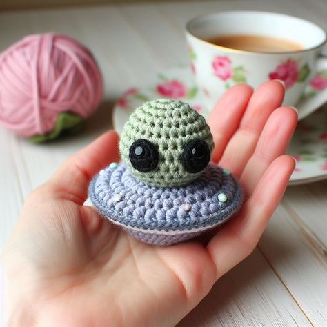 Fun Crochet Ufo And Little Alien Pattern Step By Step Crochet Alien Keychain Free Pattern, Crochet Outer Space Free Pattern, Alien Crochet Granny Square, Free Crochet Alien Patterns, Alien Amigurumi Free Pattern, Crochet Alien Pattern Free, Alien Crochet Pattern Free, Alien Festival, Alien Crochet Pattern