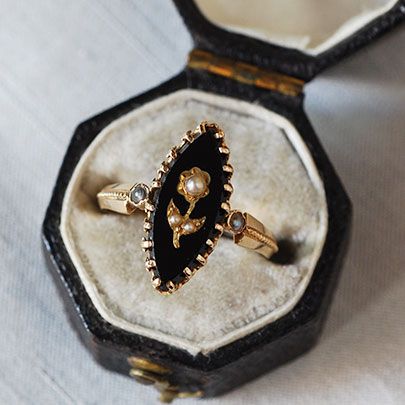 Antique Gem Ring, Onyx Vintage Ring, Antique Onyx Ring, Antique Pearl Ring, Ear Jacket Earring Gold, Gold Ear Jacket, Bijoux Art Nouveau, Look Boho Chic, The Bling Ring