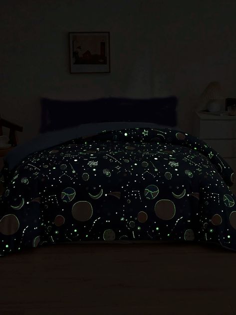 Planet Pattern Glow Bedspread | SHEIN EUR Dark Bedding, Space Bedding, Galaxy Pattern, Pinterest Room Decor, Ideas Hogar, Cute Bedroom Decor, Cozy Room Decor, Bedspread Set, Room Makeover Inspiration