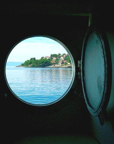 Ship porthole... Get one for your home: http://www.completely-coastal.com/2012/08/porthole-windows-for-your-home-door-for.html Cruise Mediterranean, Ship Porthole, Cruise Italy, Porthole Window, Sailing Holidays, New Year Resolutions, Linocut Printmaking, Window Ideas, Beach House Design