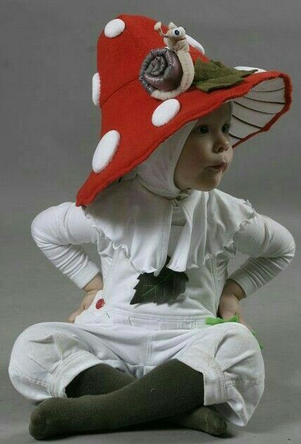 Little mushroom. I think I want one. Little mushroom costume. Toadstool Fertility Images, Mushroom Costume, Costume Carnaval, Cervical Mucus, Baby Kostüm, Carnival Costumes, Diy Halloween Costumes, Baby Costumes, Diy Costumes