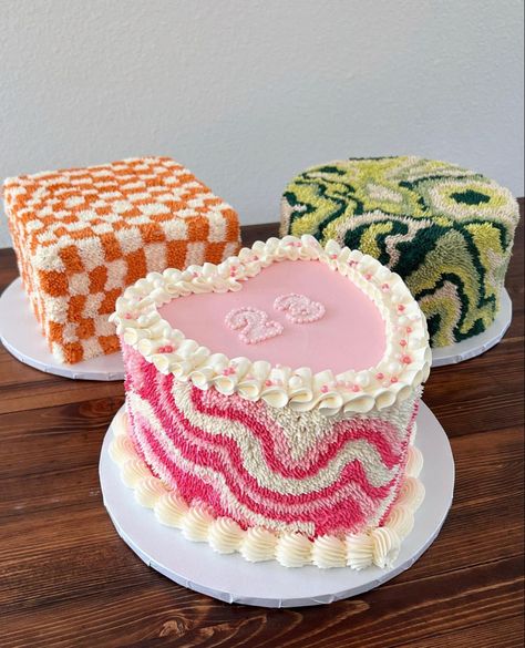 3 small cakes with creative textured icing Decoration Ideas Party, Vintage Birthday Cakes, Heart Cakes, Funny Birthday Cakes, Mini Cakes Birthday, Pretty Dessert, Creative Birthday Cakes, Cake Decorating Designs, Cake Business