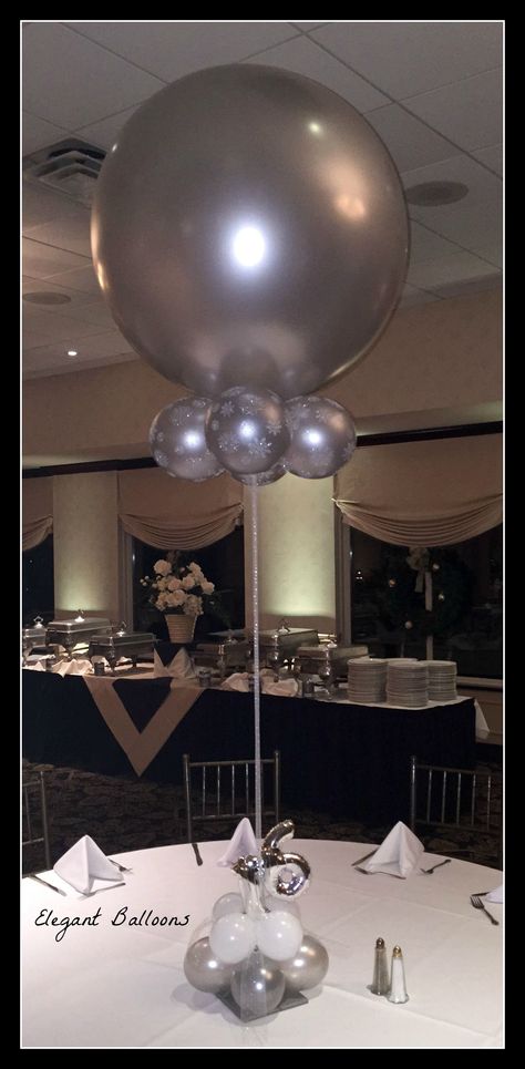 Large Balloon Table Centre Piece Balloon Table Centerpieces, Deco Ballon, Balloons Decorations, Balloon Ideas, Balloon Arrangements, Large Balloons, 25th Wedding Anniversary, Balloon Centerpieces, 60th Birthday Party