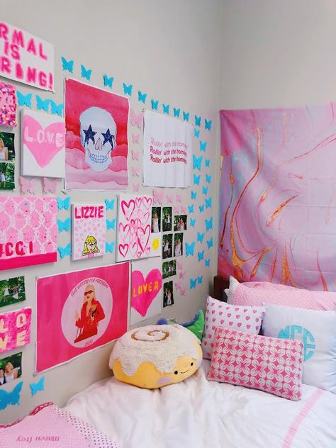 Amazon Preppy Bedroom, Uofsc Dorm, Aesthetic Room Decorations, Preppy Aesthetic Room, Bedroom Preppy, Preppy Dorm Room, Preppy Bedroom Decor, Colorful Preppy, Pink Dorm