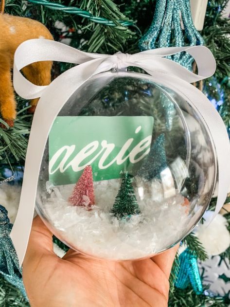 Check out herpartypants.com to see how she used DIY globe ornaments to package gift cards in a fun and unique way! #giftpackaging #christmas #diy #christmasornaments #ornaments #bottlebrush #bottlebrushtrees #creativepackagin