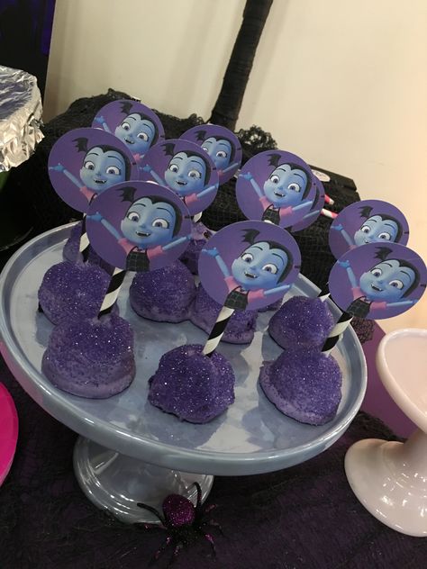 Vampirina Cake pops Vampirina Cake, Vampirina Party, Vampirina Birthday, Halloween 2, Social Butterfly, 7th Birthday, 5th Birthday, 4th Birthday, 3rd Birthday