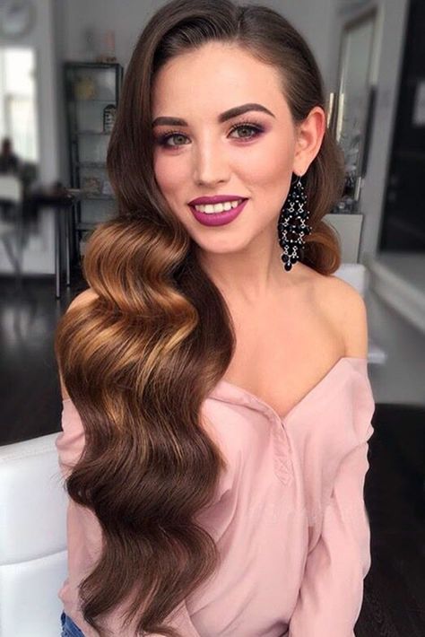 Timeless Bridal Hairstyles ❤ See more: http://www.weddingforward.com/timeless-bridal-hairstyles/ #weddingforward #bride #bridal #wedding Vintage Prom Hair, Brunette Ombre, Holly Wood, Vintage Curls, Vintage Waves, Prom Hairstyles For Long Hair, Wedding Hair Makeup, Fancy Hairstyles, Long Wavy Hair