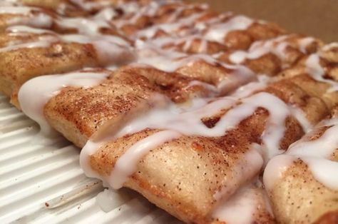 Cinnamon Stromboli Recipe, Pizza Inn Cinnamon Stromboli Recipe, Pizza Dough Cinnamon Sticks, Cinnamon Stromboli Pizza Inn, Desert Pizza Cinnamon, Cinnamon Pizza Sticks, Pizza Cinnamon Sticks, Sweet And Crunchy Cinnamon Pizza, Pillsbury Pizza Dough Recipes Desserts