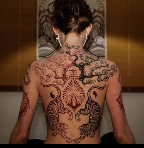 Tato Irezumi, Japanese Tattoo Women, Tree Tattoo Back, Japanese Back Tattoo, Backpiece Tattoo, Torso Tattoos, Back Piece Tattoo, Irezumi Tattoos, Red Ink Tattoos