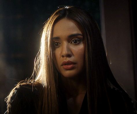 Female Face Claims Gifs Wattpad, Summer Bishil Gif, The Magicians Margo, Villian Characters Design, Marauders Gif, Faceclaim Gif, Summer Bishil, The Magicians Syfy, Female Faceclaims