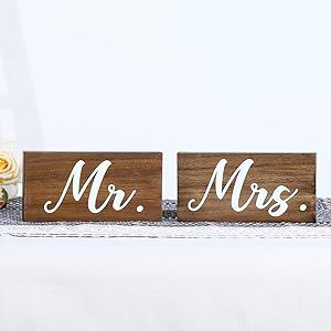 Wedding Welcome Table, Mr And Mrs Sign, Mr Mrs Sign, Sweetheart Table Decor, Sweetheart Table Wedding, Sign For Wedding, Event Planning Ideas, Wooden Wedding Signs, Country Wedding Ideas