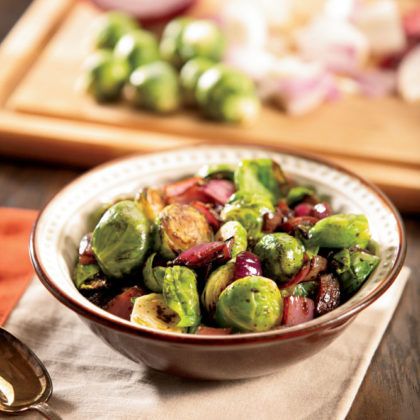 Balsamic Brussel Sprouts, Red Onion Recipes, Roasted Brussel, Roasted Brussels Sprouts, Healthy Side, Onion Recipes, Roasted Broccoli, Red Onions, Best Side Dishes