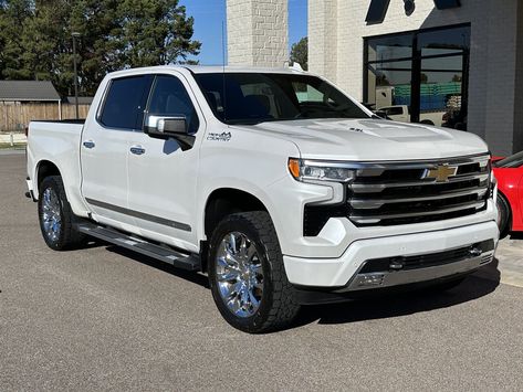 2023 Chevrolet Silverado 1500 High Country Cheyenne 2022, Silverado High Country, 4 Door Trucks, Driving Road, Country Trucks, Chevrolet Silverado 2500hd, Board Pictures, Gm Trucks, Chevy Silverado 1500