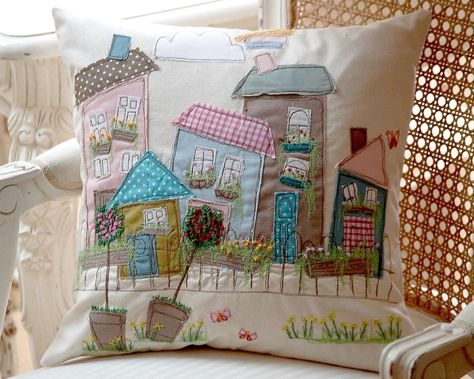 Free Motion Embroidery Applique, Debbie Shore, Country Cushions, Baby Deco, Freehand Machine Embroidery, Appliqué Quilts, Applique Pillows, Scrap Fabric Projects, Machines Fabric