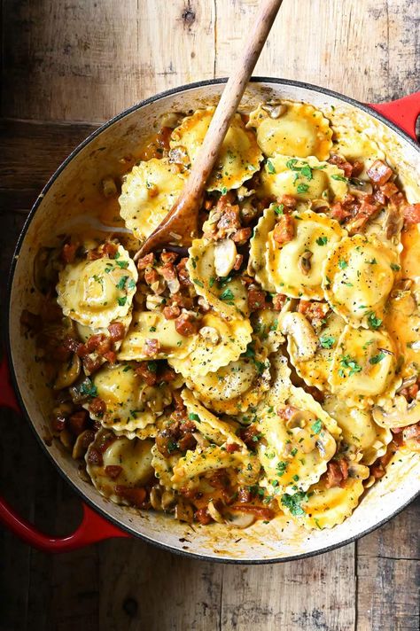 Chorizo Mushroom Ravioli Mushroom Chorizo, Dumpling Recipes, Mushroom Ravioli, Comfort Pasta, Chorizo Recipes, Homemade Ravioli, Tortellini Recipes, Quick Vegetarian Meals, Creamy Mushroom Sauce