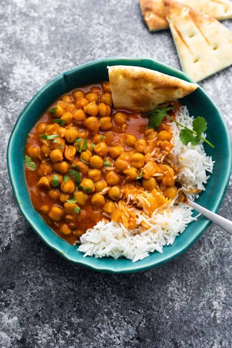 Curry Meal Prep, Veggie Lunches, Coconut Chickpea Curry, Coconut Chickpea, Lunch Bowl Recipe, Roti Bread, Indian Vegan, Chickpea Coconut Curry, Work Lunches