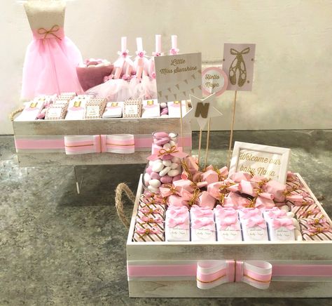 Decorated chocolate for baby girl chocolate tray in ballerina theme Chocolate Favors Baby, Hospital Decoration, Chocolate Tray, Ballerina Theme, Baby Souvenir, Chocolate Basket, Baby Shower Chocolate, Baby Favors