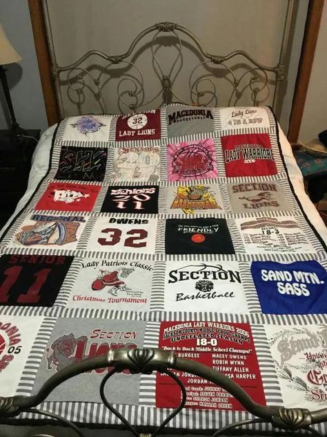 Senior Quilt Ideas, T Shirt Quilts Ideas Layout Design, Tee Shirt Quilts Ideas, How To Make A T Shirt Quilt, Tshirt Quilts Ideas Layout, Tshirt Quilt Diy, Tee Shirt Quilts, Tshirt Quilt Pattern, Shirt Blanket