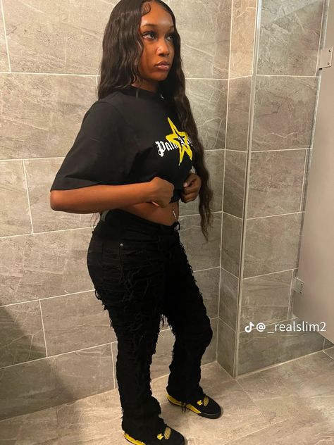 Black Jeans Outfit Black Women, Jordans Yellow, 4s Outfit Women, Jordan 4s Outfit, Yellow Thunder, 4s Outfit, Fly Outfit, Cute Birthday Outfits, Outfit Inspo Casual