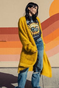 Mustard Yellow Dress Winter, Long Yellow Cardigan Outfit, Colorful Wardrobe Aesthetic, Funky Casual Outfits, Op Shop Fashion, Funky Fall Outfits, Mustard Cardigan Outfit, Bohemian Fall Outfits, Colorful Winter Outfits