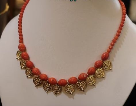 Beads Necklace Indian, Kasu Mala, Ruby Jewelry Necklaces, Coral Jewelry Set, Temple Jewellery Earrings, Temple Jewelry Necklace, Gold Temple Jewellery, Black Beads Mangalsutra Design, Coral Beads Necklace