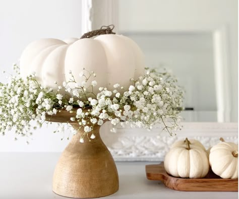 DIY Pumpkin Centrepiece Transition Interior Design, White Pumpkin Centerpieces, White Pumpkin Decor, Pumpkin Centerpiece, Pumpkin Wedding, Pumpkin Display, Pumpkin Topiary, Pretty Pumpkins, Fall Colours