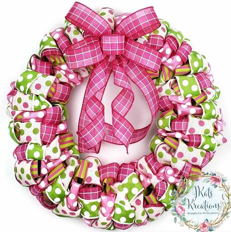 Make A Ribbon Wreath, Wire Ribbon Wreath, Ribbon Wreath Tutorial, Ribbon Wreath Diy, Wire Wreath Forms, Easy Diy Wreaths, Wire Wreath Frame, Wreath Frame, Rag Wreath