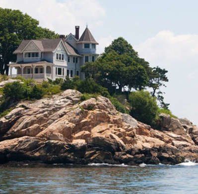 Coolidge Point House Cliffside House, Fantastic Architecture, House Near The Sea, Cottages By The Sea, Live Drawing, Seaside House, Sea House, Cottage By The Sea, House By The Sea