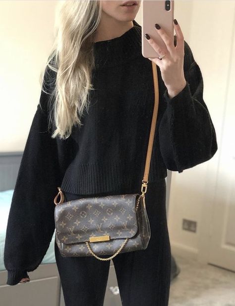 Favorite Mm Louis Vuitton Outfit, Lv Bag Outfit, Handbag Closet, Bag Wishlist, Louis Vuitton Outfit, Street Style 2023, Bags Outfit, Louis Vuitton Bumbag, Louis Vuitton Favorite Mm