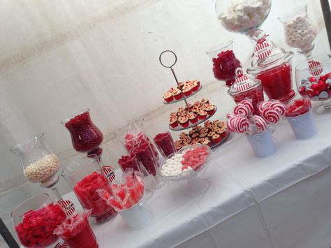 Red Food Party, Red Candy Buffet, Red Snacks, Red College, Red Desserts, Christmas Dessert Table, Drink Display, 22 Birthday, Birthday 24