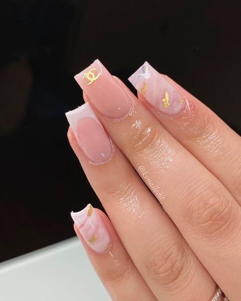 Cute Med Acrylic Nails, Nurse Nails, Orange Acrylic Nails, Quinceanera Nails, Egirl Makeup, Acrylic Nails Nude, Gold Acrylic Nails, Subtle Nails, Casual Nails