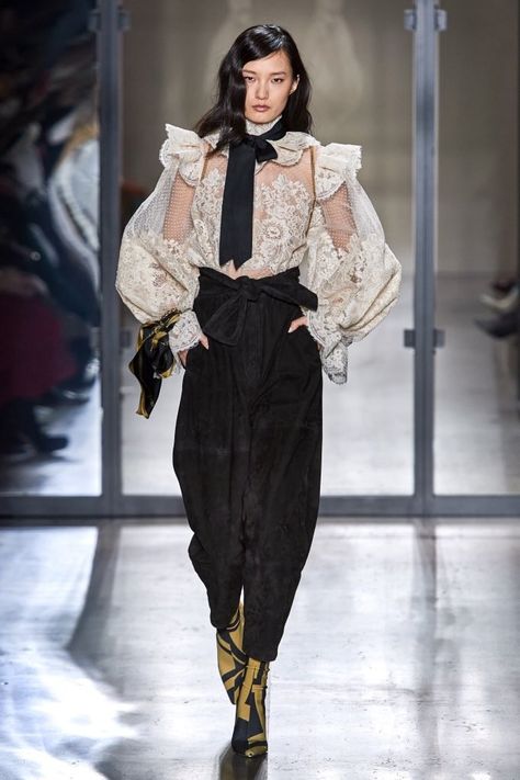 Baroque Fashion, Fall Fashion Trends, Vogue Paris, New York Fashion Week, Couture Fashion, New York Fashion, Autumn Winter Fashion, Runway Fashion, Fashion Inspo Outfits