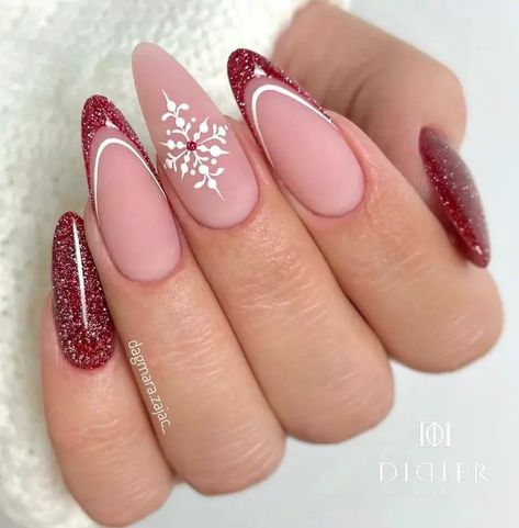 Nail Noel, Chic Nail Designs, December Nails, Stylish Nails Designs, Almond Acrylic Nails, Metallic Nails, Sparkle Nails, White Nail, Xmas Nails