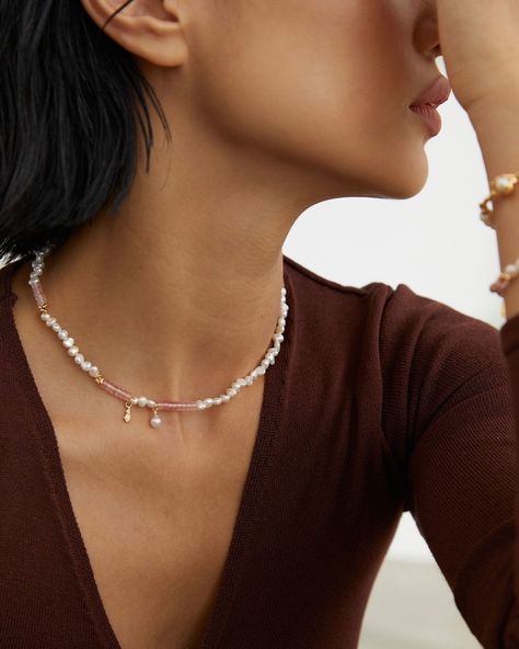 I 💗PINK. It goes with all my outfits!! ✨🥰 . . . . #vacation #style #jewelry #beach #brown #naturalgemstone #pearl #necklace #women #layeringjewelry #goldjewellery #fashionstyle #gift #trending #pink Pearl Strands Necklace, Pearl Accessories, Silver Pearl Necklace, Sterling Silver Anklet, Necklace Collection, Peach Blossom, Gemstone Beaded Necklace, Clover Earrings, Agate Jewelry