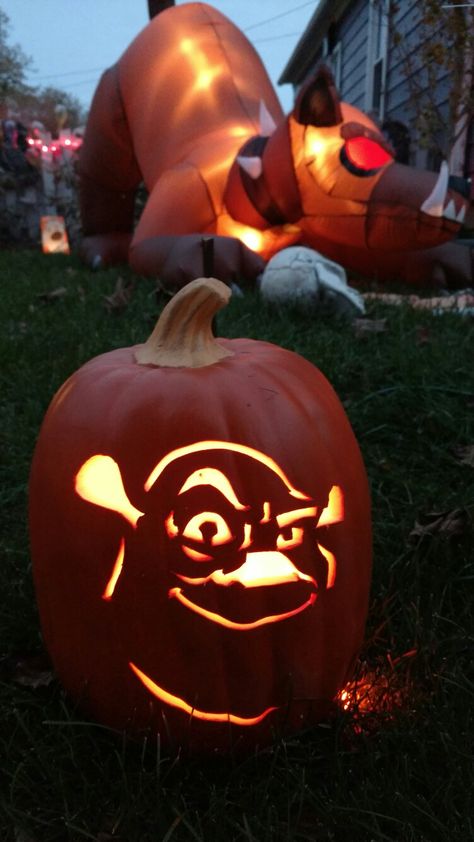 Shrek pumpkin Pumpkin Carving Ideas Shrek, Shrek Pumpkin Carving, Shrek Pumpkin, Halloween Carving, Funny Pumpkin Carvings, Halloween Pumpkin Stencils, Cute Pumpkin Carving, Pumpkin Stencils, Pumkin Carving