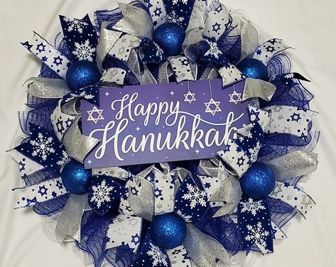 Christmas Door Hanger Christmas Door Sign Round Merry - Etsy India Blue Mesh Wreath, Snowflake Ribbon, Blue Ornaments, Christmas Stem, Fall Deco Mesh, Nautical Wreath, Happy Halloween Witches, Whimsical Wreaths, Metallic Mesh