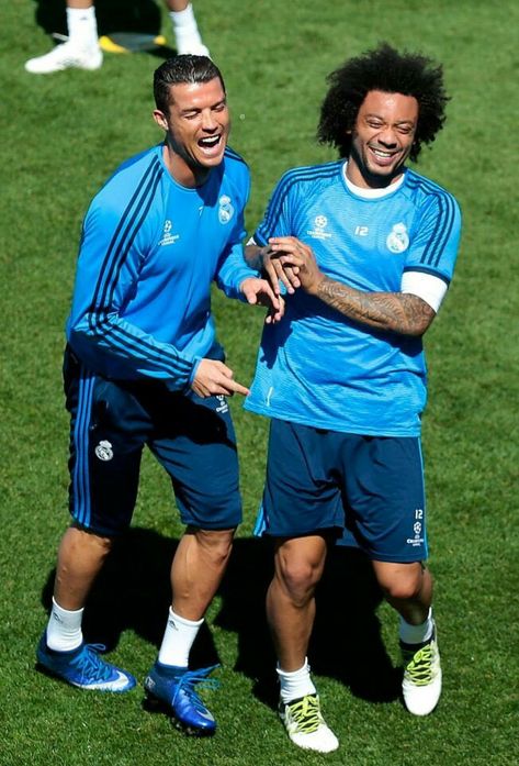 Ronaldo And Marcelo, Ronaldo Marcelo, Football Friendship, Real Madrid Team, Madrid Football, Real Madrid Football, Best Football Players, Football Images, Ronaldo Cr7