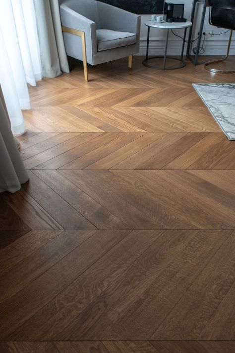 Chevron pattern parquet flooring Parquet Colors, Wood Floor Interior, Parquetry Flooring, Wood Flooring Ideas, Chevron Flooring, Chevron Parquet, Vintage Wood Floor, Rustic Wood Floors, Wood Floor Design