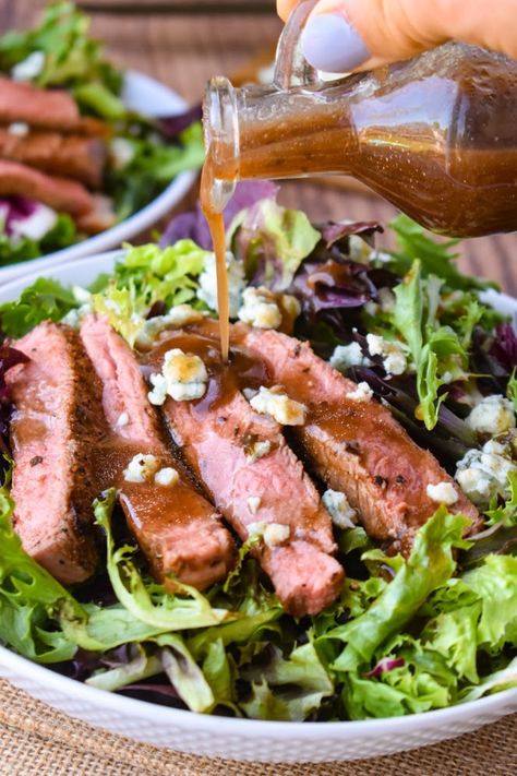 Black And Blue Salad, Summer Dinner Salads, Steak Salad Dressing, Blackened Steak, Refreshing Summer Dinners, Salad Steak, Balsamic Salad, Steak Salad Recipe, Steak With Blue Cheese