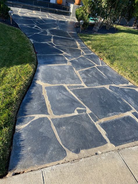 Slate Rock Landscaping, Slate Pathway, Slate Path, Verge Garden, Slate Walkway, Slate Ideas, Front Driveway, Rock Pathway, Grey Paving