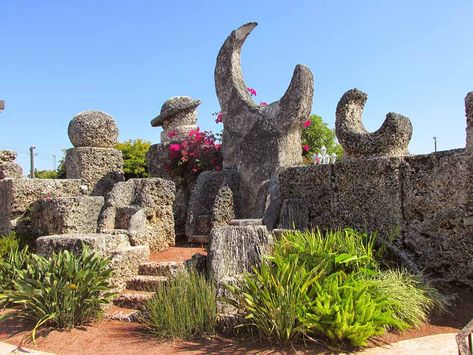 Coral Castle - Crystalinks Coral Canyon Twinspur, Toadstool Coral, Earth Grid, Mushroom Coral, Fairy Castle Cactus, Coral Castle, Crazy Houses, Bermuda Triangle, Florida City