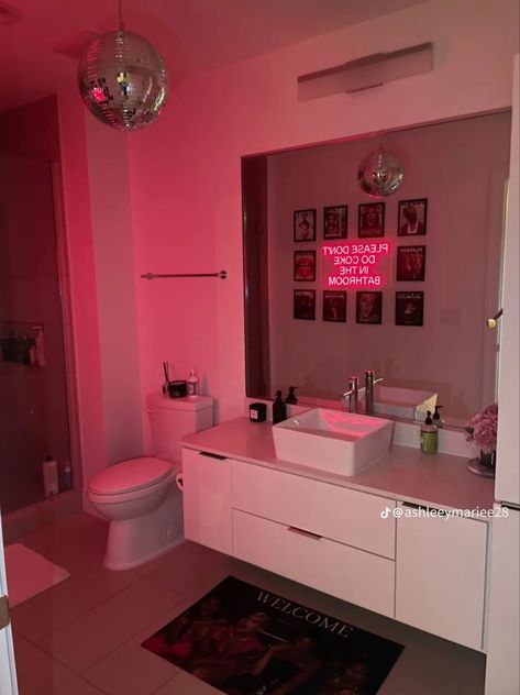 Apartment Bathroom Ideas Color Schemes, Vibe Bathroom Aesthetic, Dream House Decor Bathroom, Spiritual Apartment Decor, Led Bathroom Ideas, Hypebeast Bathroom, Baddie Apartment Ideas Bedroom, Bathroom Led Lights, Y2k Bathroom