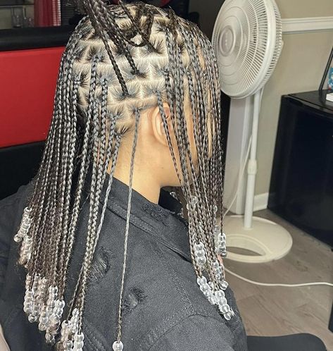 Braids With Natural Hair And Beads, Small Knotless With Beads, Beads On Natural Hair, Knotless Braids With Beads Hairstyles, Knotless With Beads, Short Knotless Braids With Beads, Short Knotless Braids, Braids With Beads Hairstyles, Short Knotless