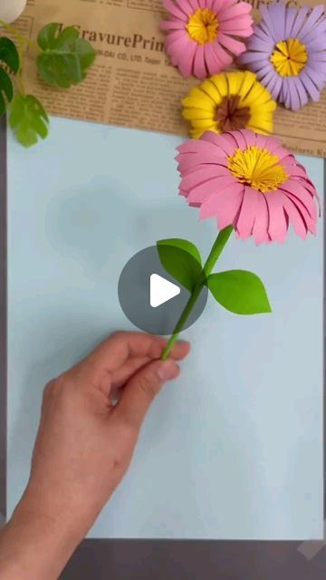 Korean School, Paper Craft Diy Projects, Handmade Flowers Paper, Paper Flowers Craft, Diy Paper Crafts Decoration, Diy Crafts Paper Flowers, Origami Crafts Diy, Kraf Diy, Paper Flower Tutorial