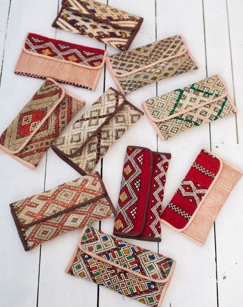 Toto Bag, Summer Christmas Gifts, Spring Gift Ideas, Moroccan Fabric, Street Accessories, Crochet Clutch Bags, Hand Clutch, Kilim Bag, Moroccan Leather